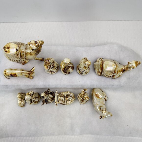 Vintage 13 pc Manger Nativity Set Gold Ceramic Figurines Wood Straw Christmas - Picture 16 of 16